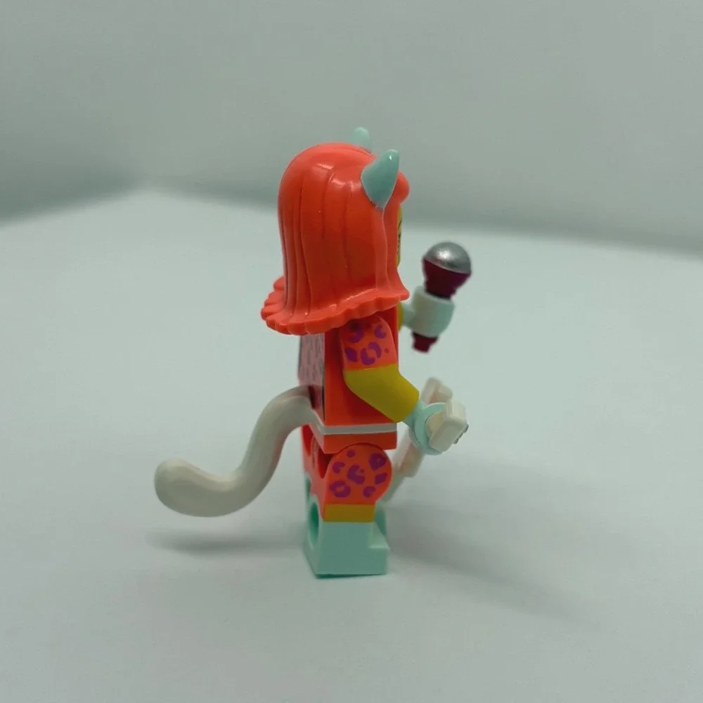 LEGO Movie Candy Singer Minifigure 71029 Kitty Pop Star Guitar & Microphone